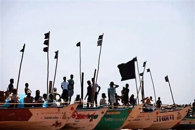 Kudankulam: Protesters bury themselves in sand, 250 held