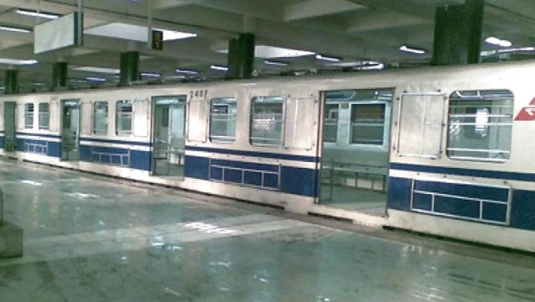'Was Going to Die': Girl Slams Kolkata Metro After Train Moves with Her Shoulder Stuck Between Doors