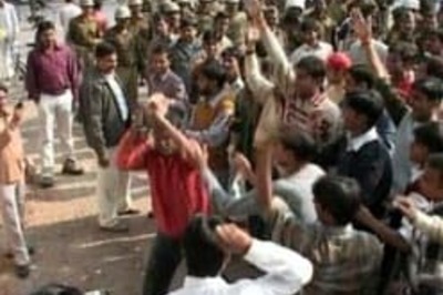 Univ gives outsiders 24 hrs to evict