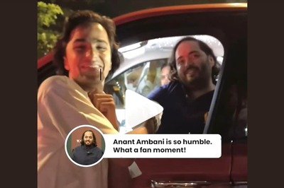 Anant Ambani Stops Car to Pose With Fan, Gets Picture Clicked | WATCH Viral Video