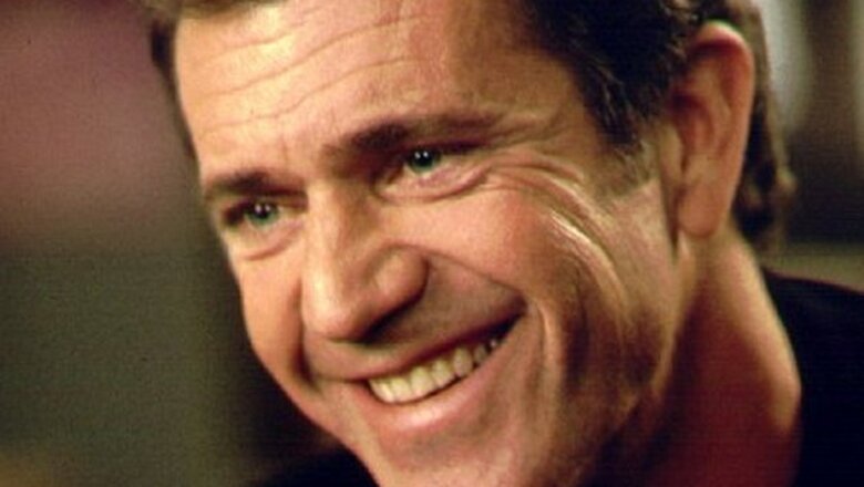 Mel Gibson presents extortion evidence to police