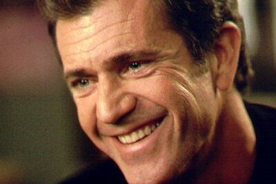 Mel Gibson presents extortion evidence to police