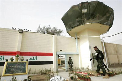 Al Qaeda militants flee Iraq jail in violent mass break-out