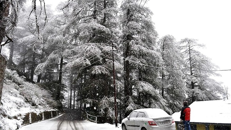 Heavy Snowfall Paralyses Himachal, Uttarakhand; More Predicted in 24 Hrs