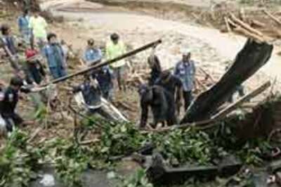Thai flash floods leave 100 dead