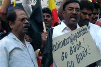 Lankan prez to meet Sonia amid protests