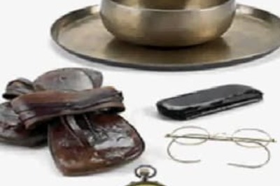 I have decided not to sell Gandhi's items: Otis