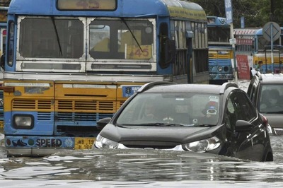 Heavy Rain Lashes Kolkata and Its Suburbs, Leaves Roads Waterlogged