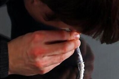 Man snorts drugs on German police car, caught