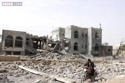 Fighting escalates across Yemen, first air strikes on capital Sanaa