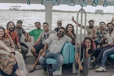 Actress Sandra Thomas And Nalla Nilavulla Rathri Team Dance To Thaanaro In Kochi Water Metro