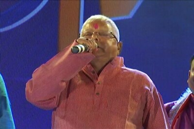 Lalu Extends Holi Wishes the Way Only He Can. Watch it Here