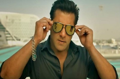 Salman Khan Chills 'Alone' in Mall, Apparently Nobody Recognizes Him; See Well-timed Video