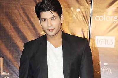 'Balika Vadhu' actor Siddharth Shukla to debut in Karan Johar's film