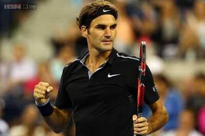 Roger Federer beats Sam Groth to reach the third round at US Open