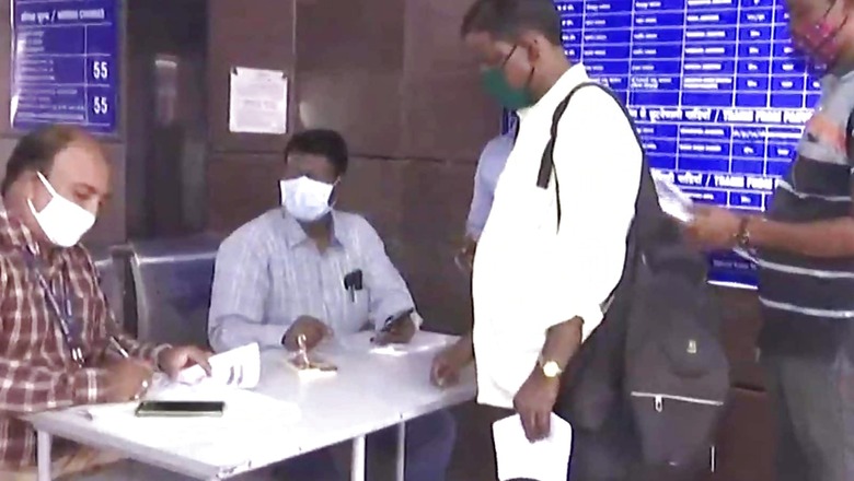 Mumbai Local Trains for Fully Jabbed: BMC Begins Offline Verification for Travellers at 53 Stations