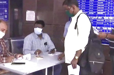 Mumbai Local Trains for Fully Jabbed: BMC Begins Offline Verification for Travellers at 53 Stations