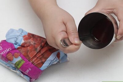 How to Make a Raspberry Martini