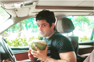 Sidharth Shukla's Hilarious Reaction on Being Papped Outdoors, Watch Video