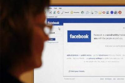 Men and women use Facebook differently: Study