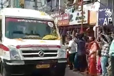 ‘Veera Vanakkam…’: TN Locals Pay Tribute as Convoy With Remains of CDS Rawat, Others Leaves for Delhi