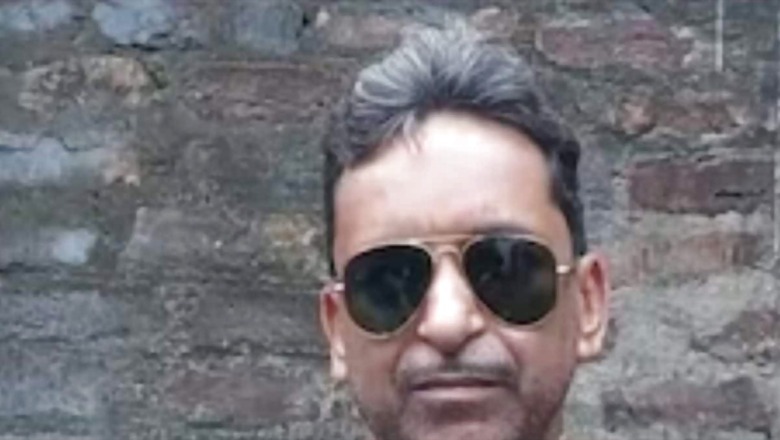 This Artist From UP's Maharajganj Creates Photograph-like Paintings
