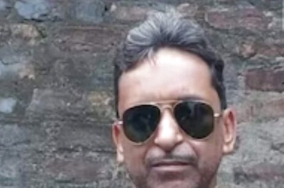 This Artist From UP's Maharajganj Creates Photograph-like Paintings