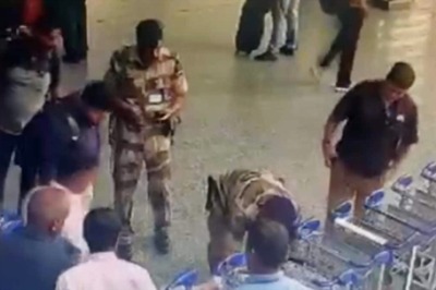 CISF Jawan's Quick Response Saves Passenger's Life After Cardiac Arrest At Delhi Airport | On Cam