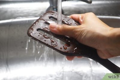 How to Sanitize Wooden Utensils