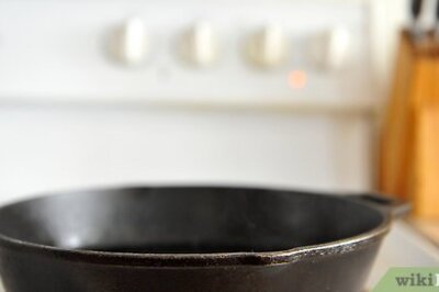 How to Flip an Egg Without Using a Spatula