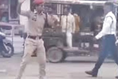 Video Of Traffic Official’s Unique Moves While Managing Vehicles Viral