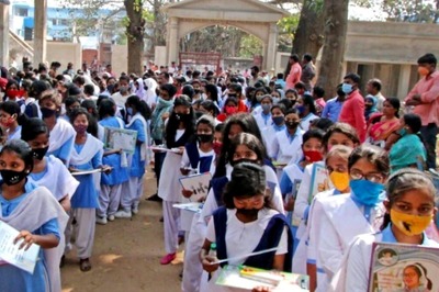 Kolkata School Restricts Entry of Students Who Did not Pay Fee, Issues Different I-Cards