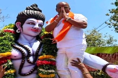 Karnataka BJP MLA Climbs on Lord Ram Statue During Rally; Congress Calls It 'Insult' | WATCH