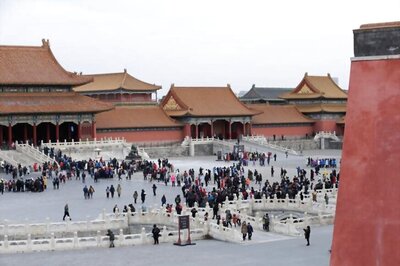 China Shuts Public Transport in Two More Cities, Set to Close Beijing's Forbidden City over Virus Fears
