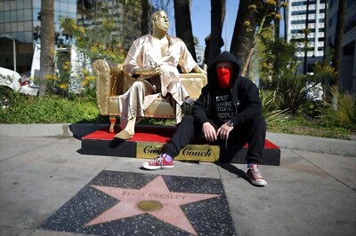 Oscars 2018: Harvey Weinstein 'Casting Couch' Statue Debuts Pre-Ceremony