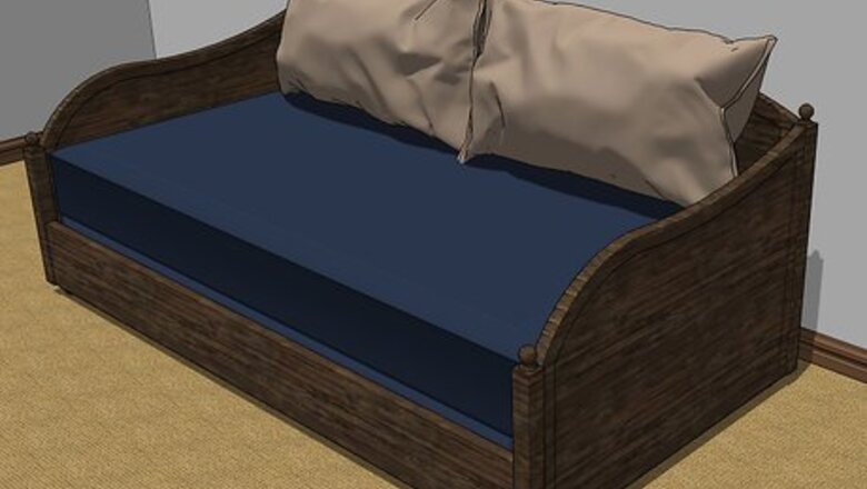 How to Decorate a Daybed