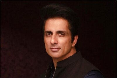 Sonu Sood Offers Accommodation to 20,000 Migrant Workers