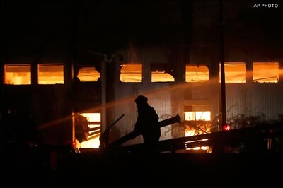 Pakistan: 112 killed in fire at garment factory