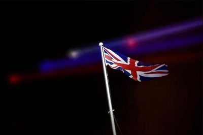 UK Warns China Against 'Threats to Freedom of Navigation' as it Dispatches Carrier Group to Japan