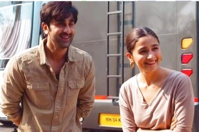 Ranbir Kapoor-Alia Bhatt Wedding Updates: Groom's House Vastu Decked Up With Lights, Sister Riddhima Kapoor in Town for Festivities