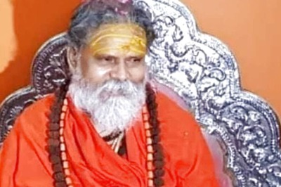 Akhara Parishad Chief Narendra Giri Found Hanging in Prayagraj; Cops Suspect Suicide, Detain Anand Giri